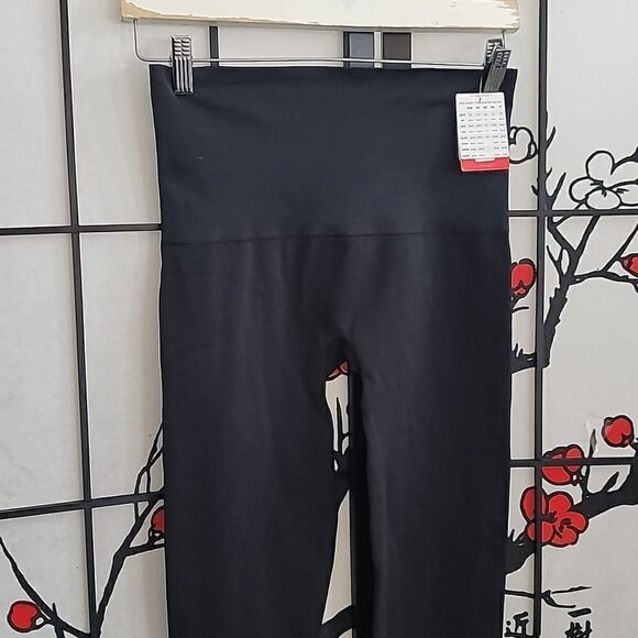 Spanx Look At Me Now Seamless Side Zip Leggings. - Picture 4 of 10